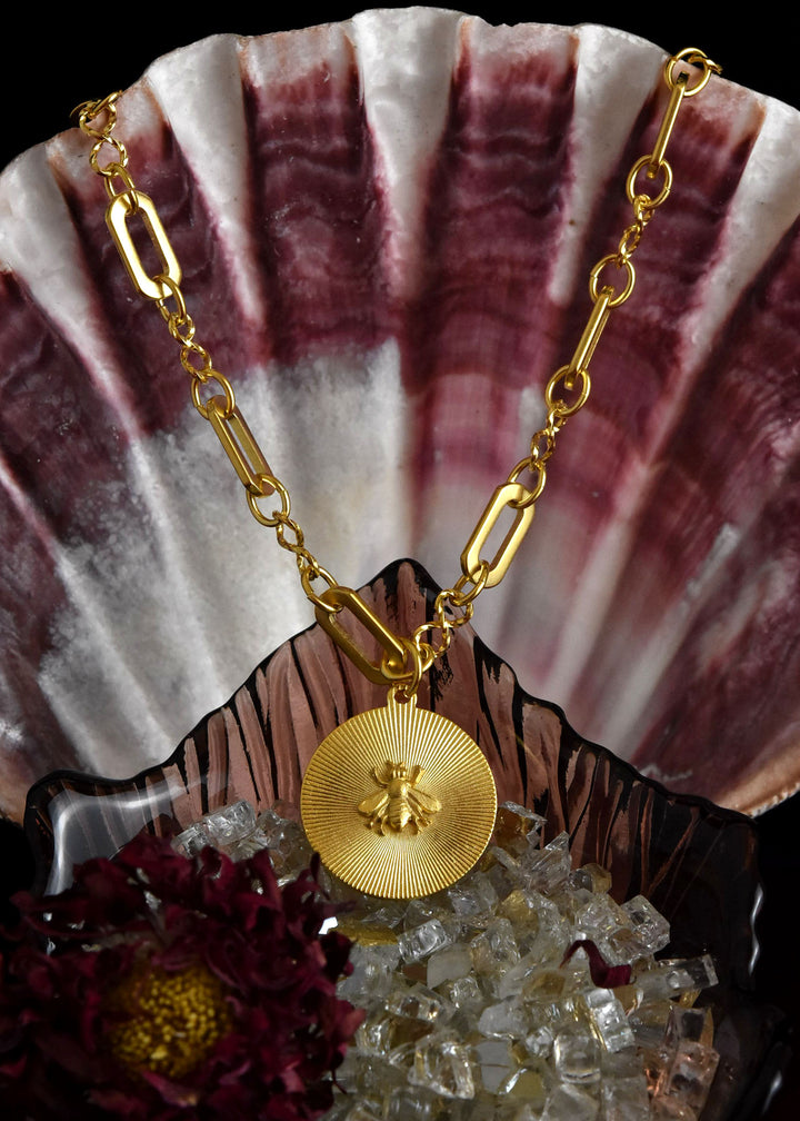 Bee Pendant on Statement Chain - Goldmakers Fine Jewelry