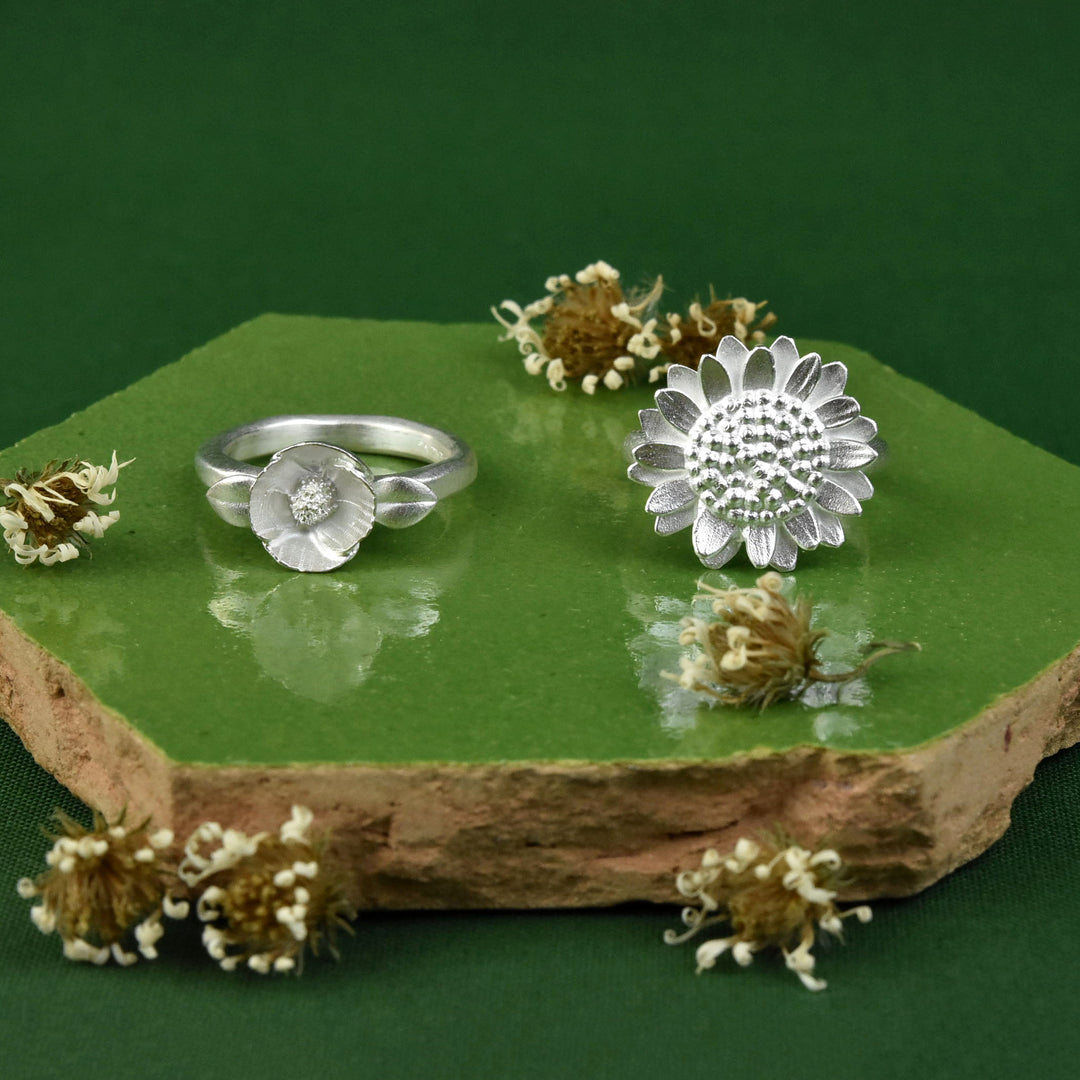 Dainty Poppy Ring - Goldmakers Fine Jewelry
