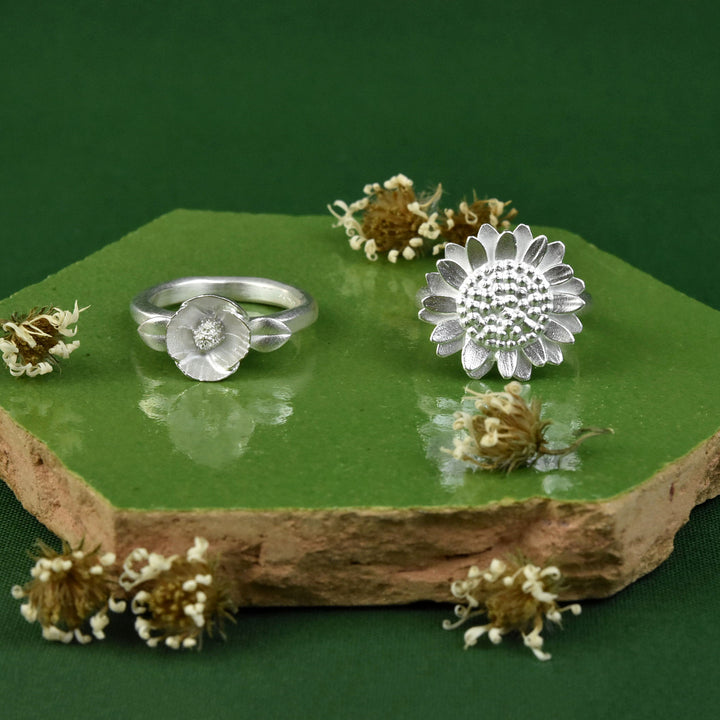 Dainty Poppy Ring - Goldmakers Fine Jewelry