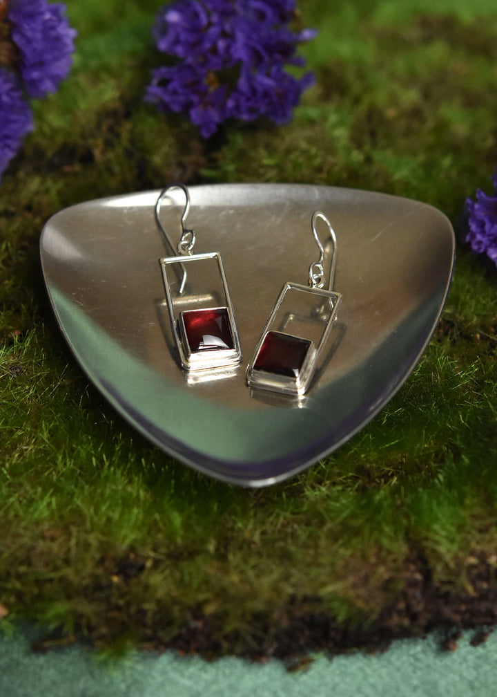 Retro Square Garnet Earrings - Goldmakers Fine Jewelry