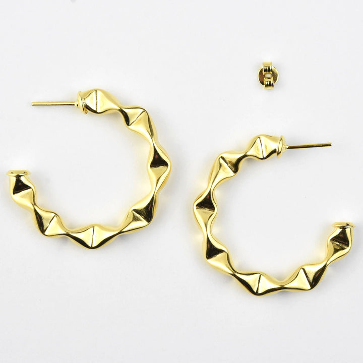 Medium Crimped Hoop Earrings - Goldmakers Fine Jewelry