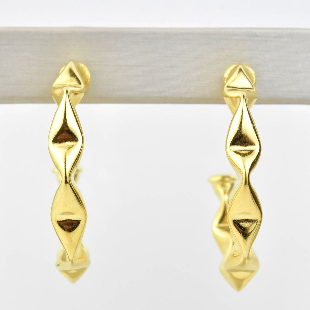 Medium Crimped Hoop Earrings - Goldmakers Fine Jewelry