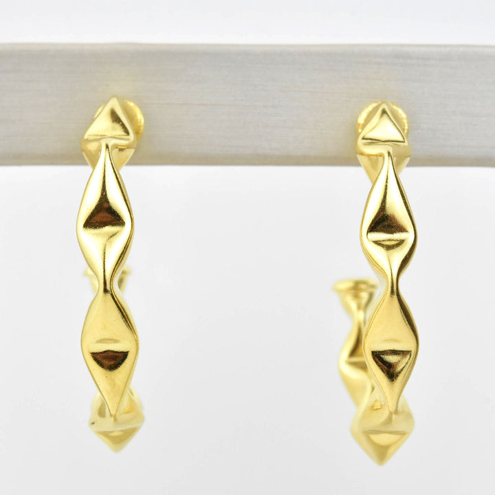 Medium Crimped Hoop Earrings - Goldmakers Fine Jewelry