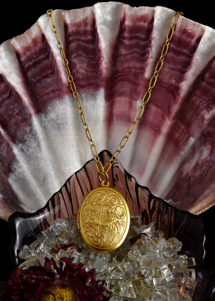 Oval Locket w/ Wild Rose Pattern - Goldmakers Fine Jewelry