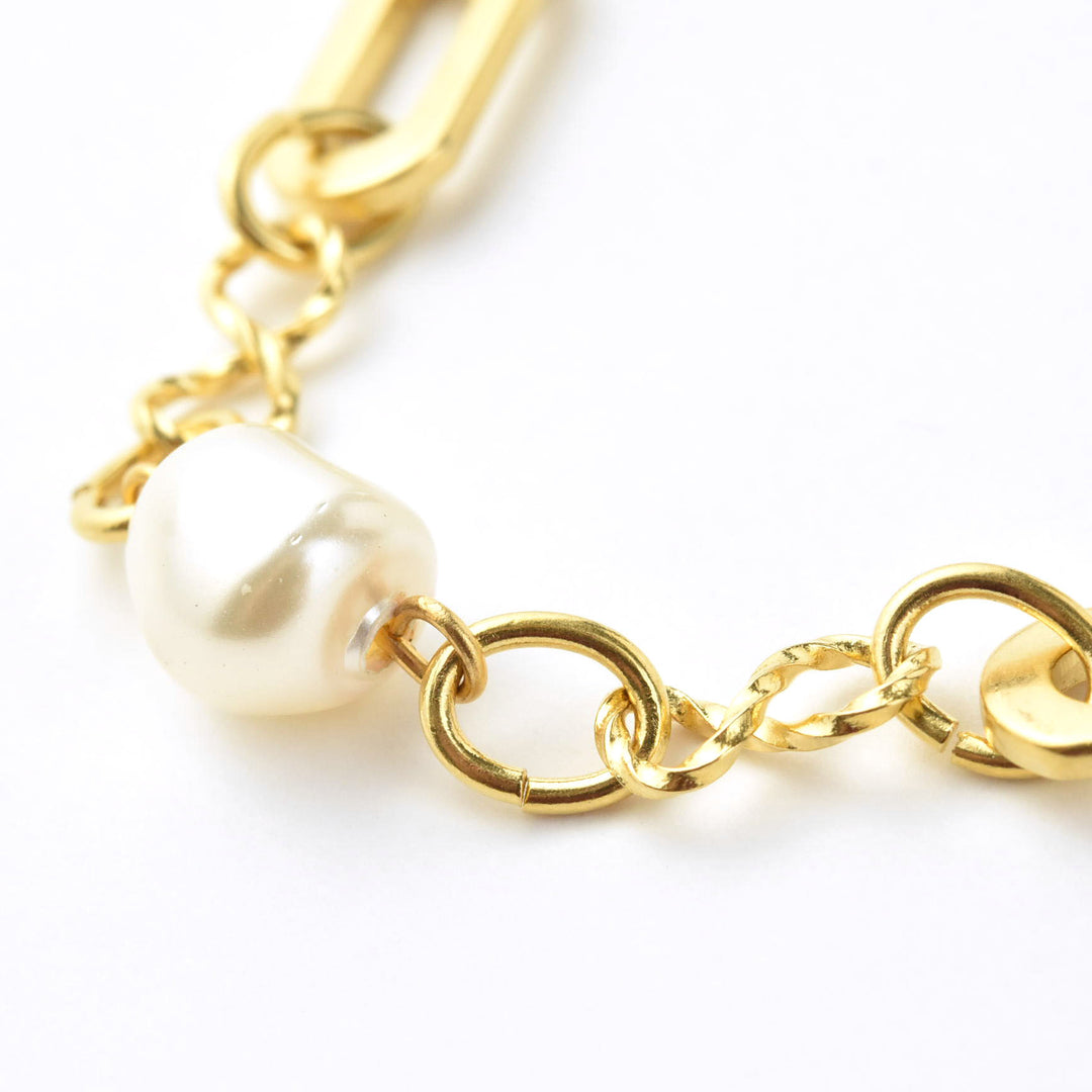 Pearl Station Necklace with Chunky Chain - Goldmakers Fine Jewelry