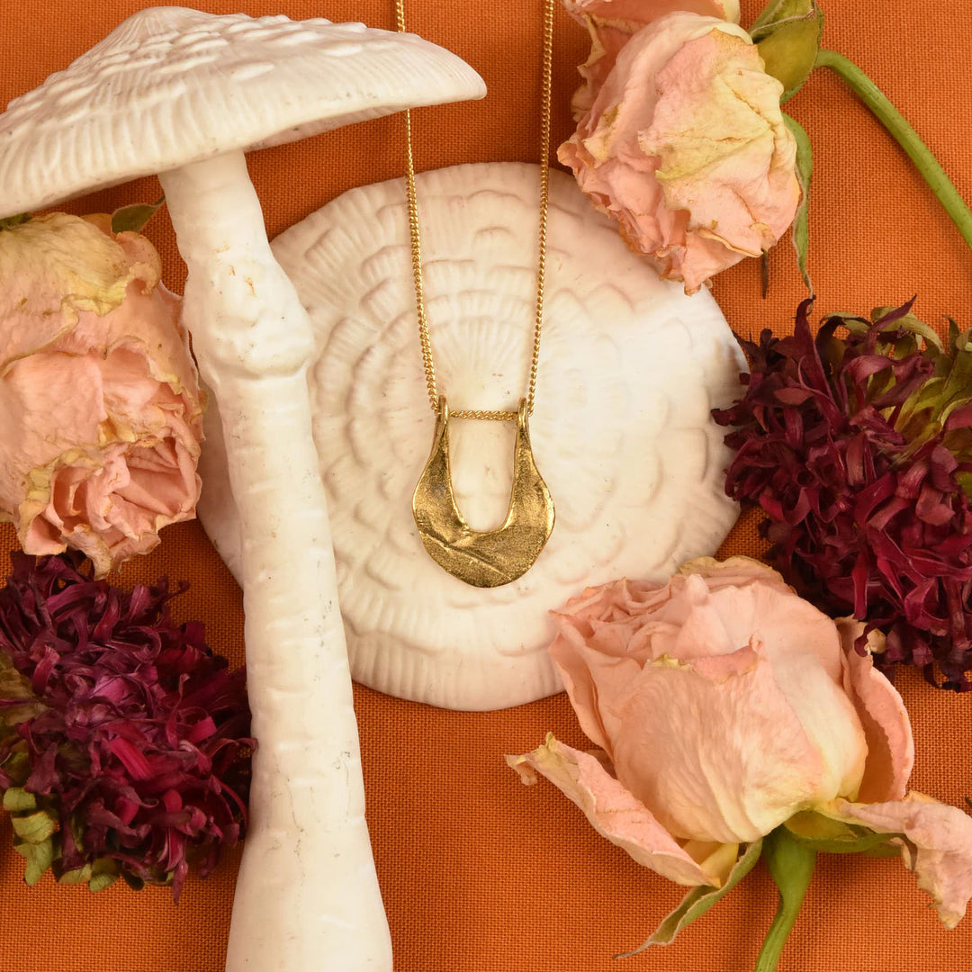 Single Petal Necklace - Goldmakers Fine Jewelry