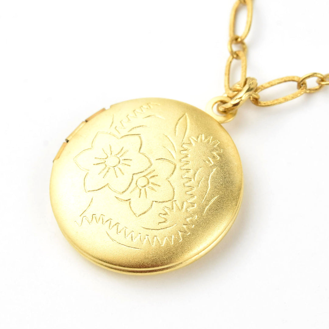 Round Locket w/ Etched Flowers - Goldmakers Fine Jewelry