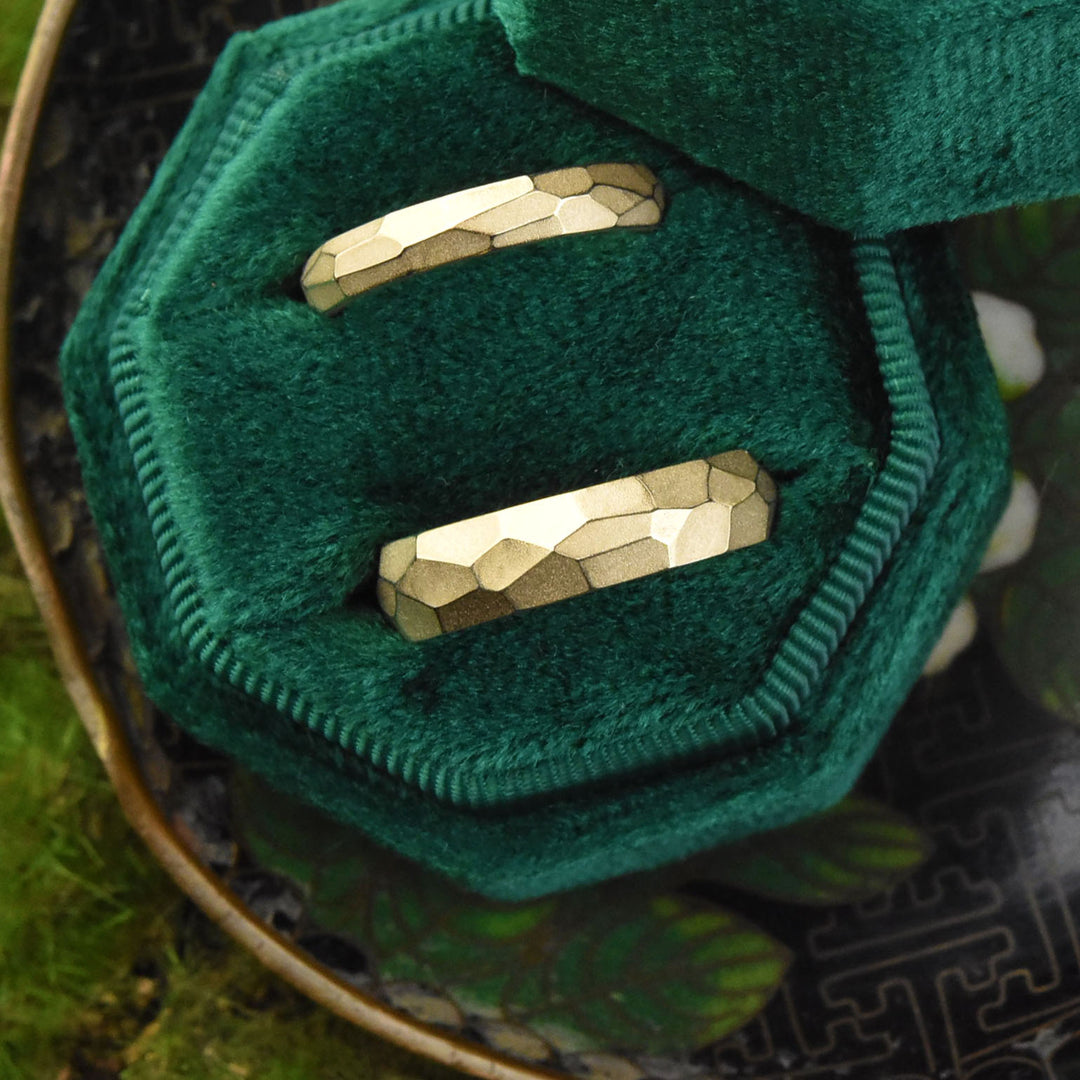 Faceted Band in Yellow Gold 3mm - Goldmakers Fine Jewelry