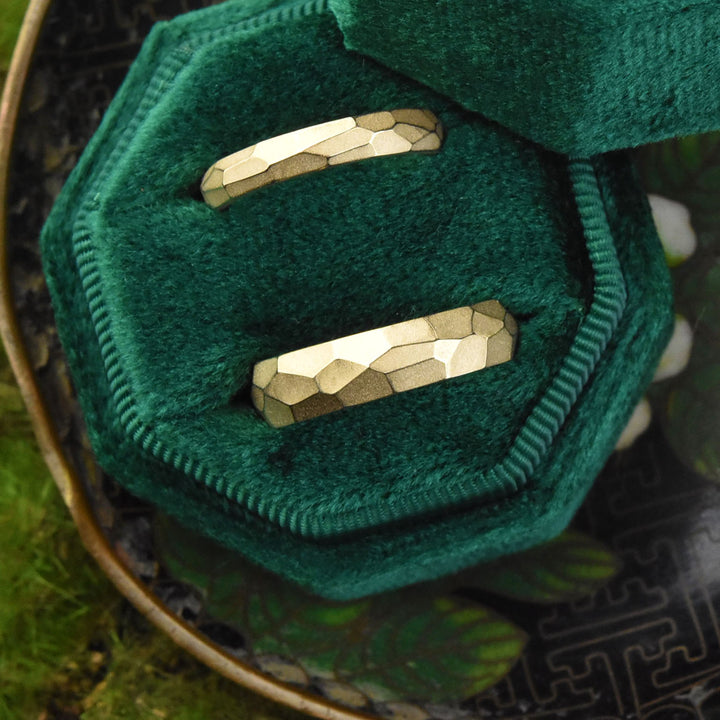 Faceted Band in Yellow Gold 3mm - Goldmakers Fine Jewelry
