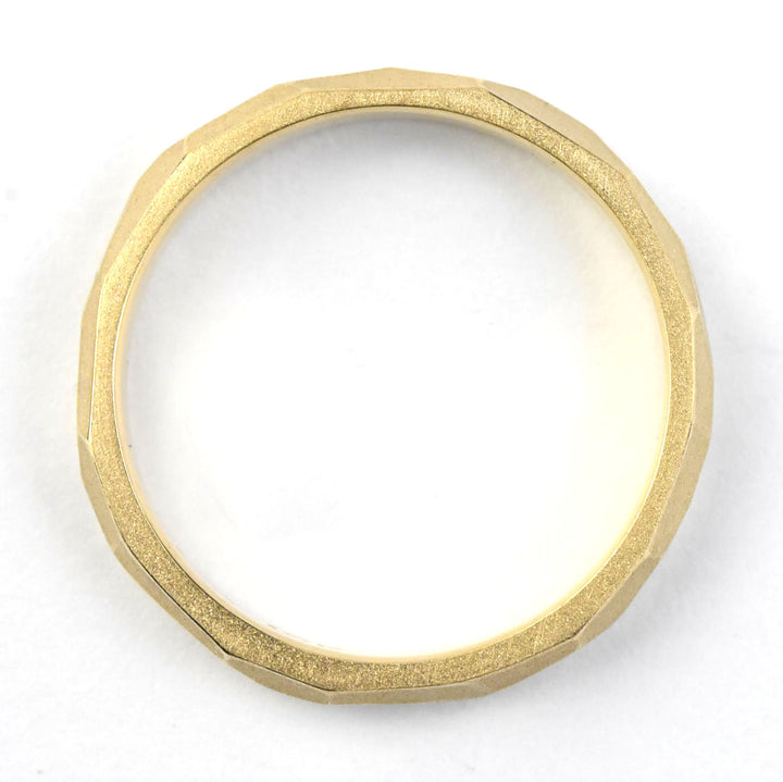 Faceted Band in Yellow Gold 3mm - Goldmakers Fine Jewelry