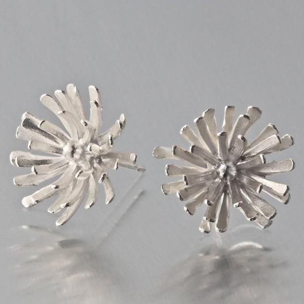 Mum Post Earrings - Goldmakers Fine Jewelry