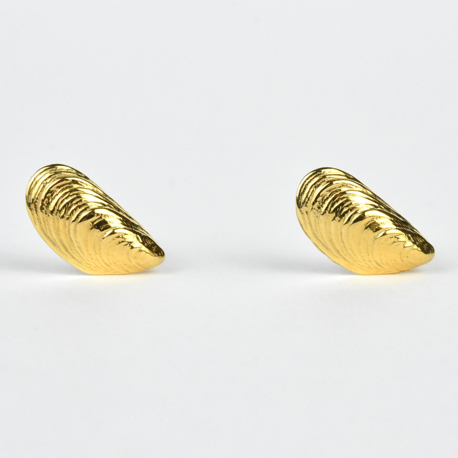 Micro Serenity Shell Studs - Goldmakers Fine Jewelry