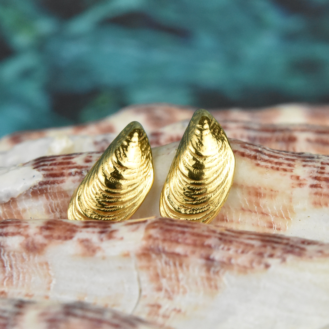 Micro Serenity Shell Studs - Goldmakers Fine Jewelry