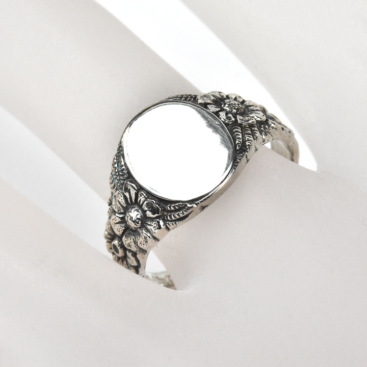 Daisy Signet Ring in Sterling Silver - Goldmakers Fine Jewelry