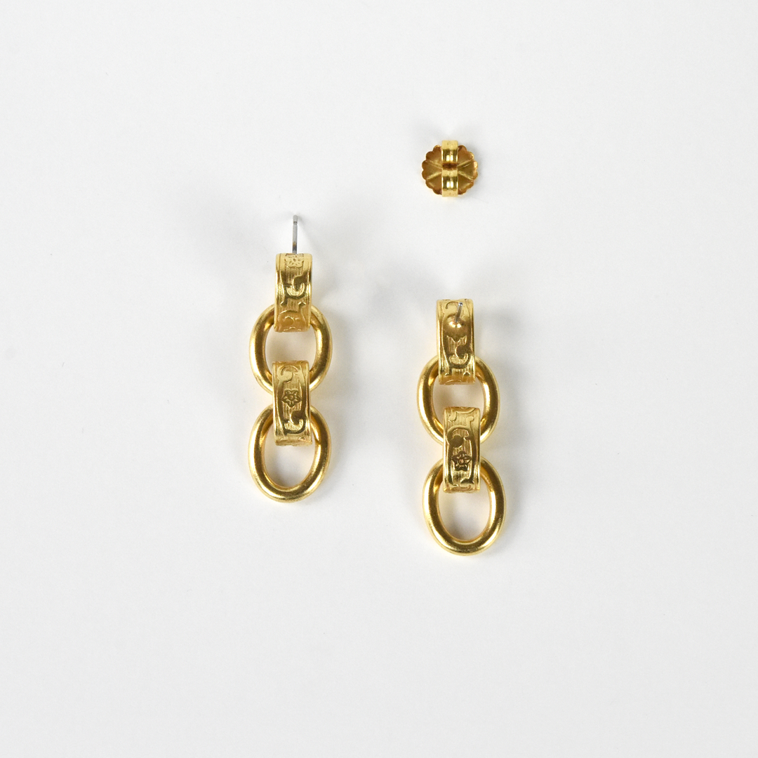 Floral Etched Chain Link Earrings - Goldmakers Fine Jewelry
