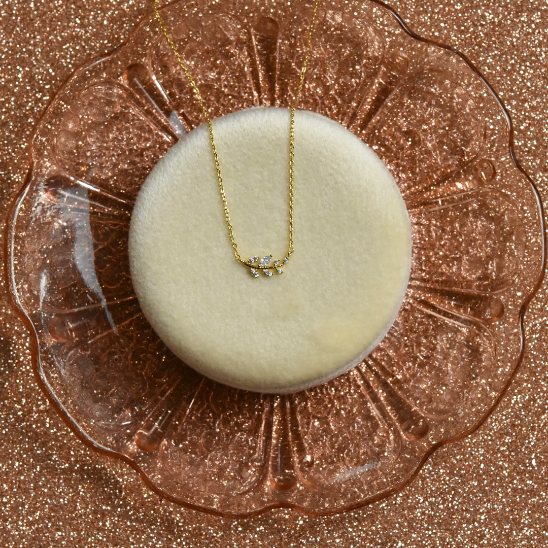 Petite Laurel Leaf Necklace - Goldmakers Fine Jewelry