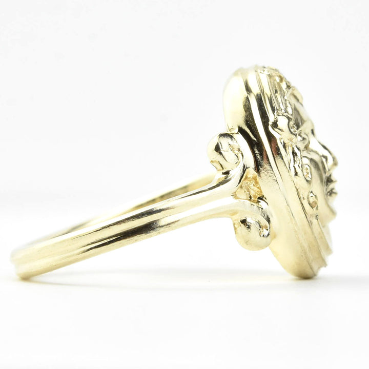 Magic Mirror Ring in Gold with Blue Sapphire