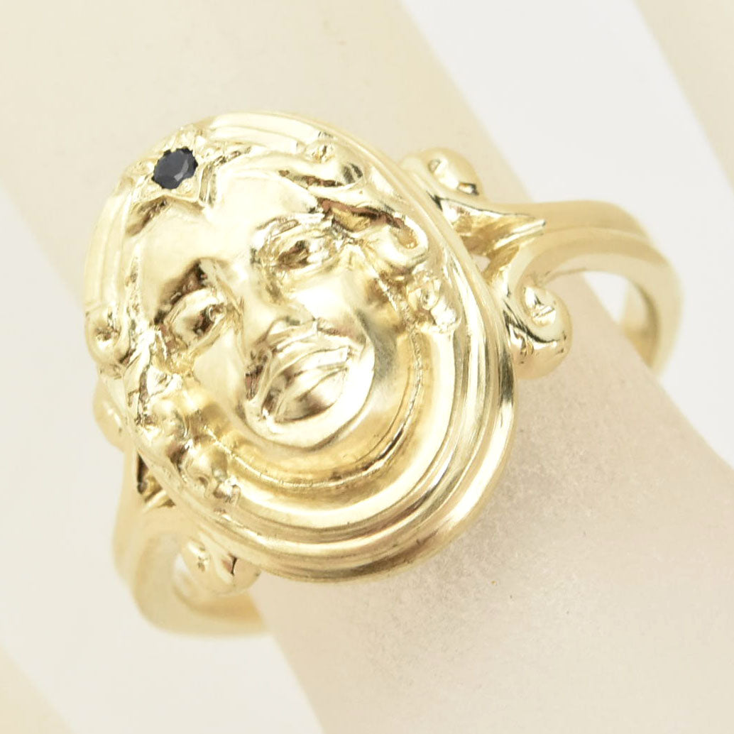 Magic Mirror Ring in Gold with Blue Sapphire