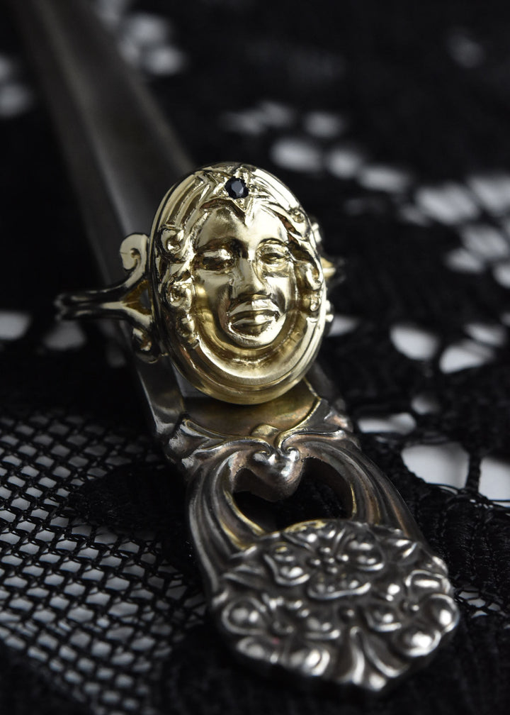 Magic Mirror Ring in Gold with Blue Sapphire