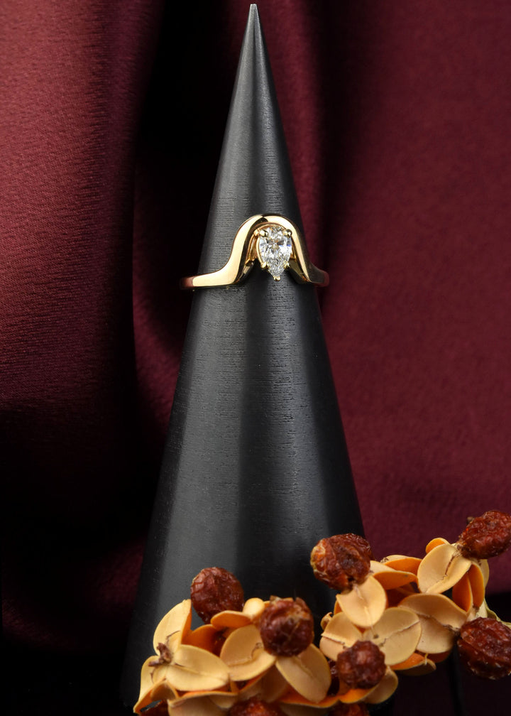 Arch Pear-Cut Diamond Engagement Ring in 14k Gold