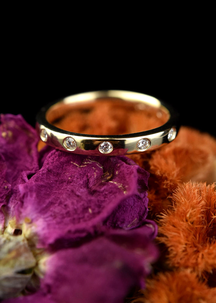 Flush-set Diamond Band in Yellow Gold