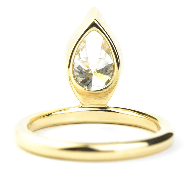 Pear-Cut Diamond Engagement Ring in 14k Gold - Goldmakers Fine Jewelry