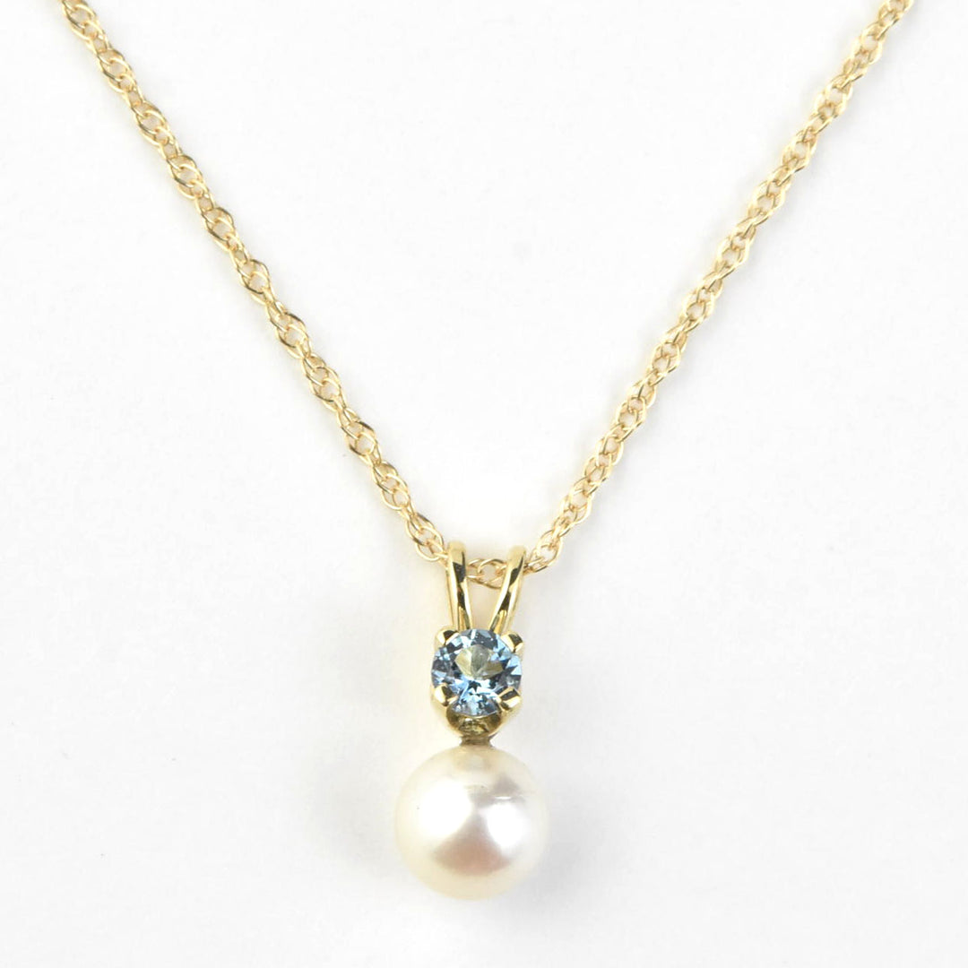 Fine Pearl and Aquamarine Pendant Necklace in Yellow Gold