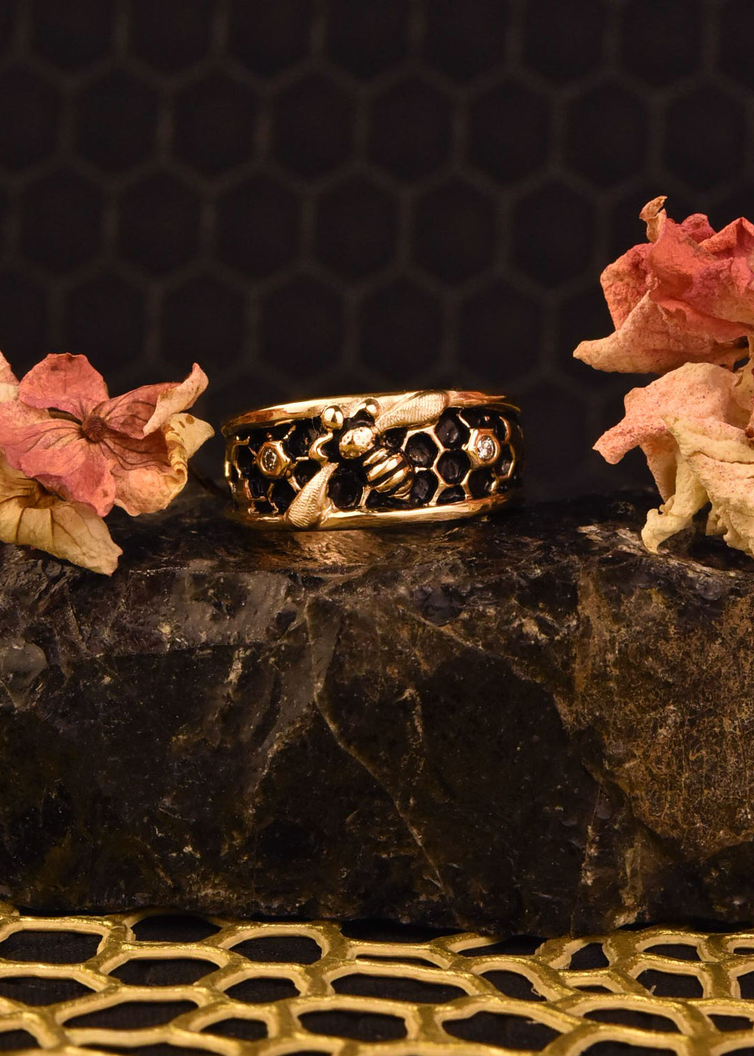 Honey Hive Ring in Gold - Goldmakers Fine Jewelry