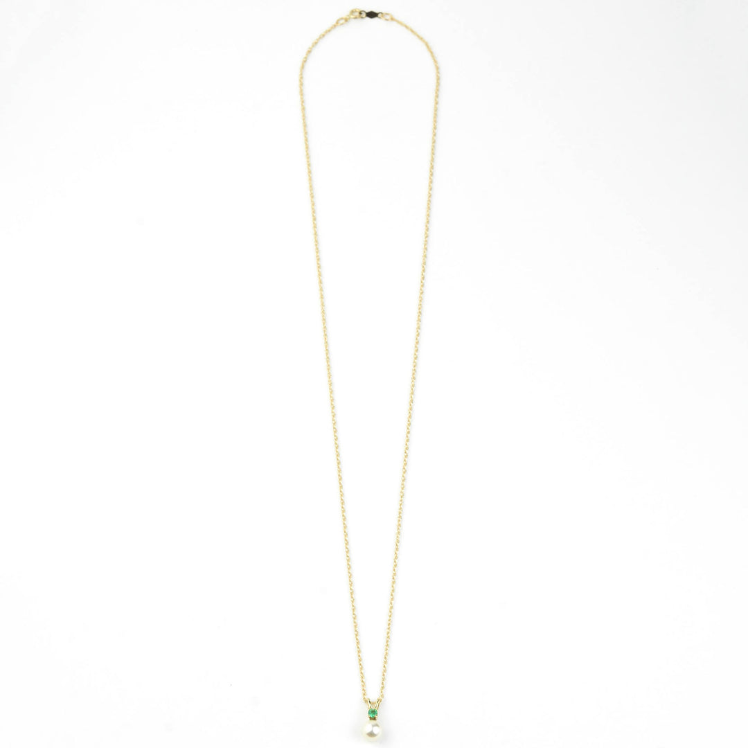 Fine Pearl and Emerald Pendant Necklace in Yellow Gold