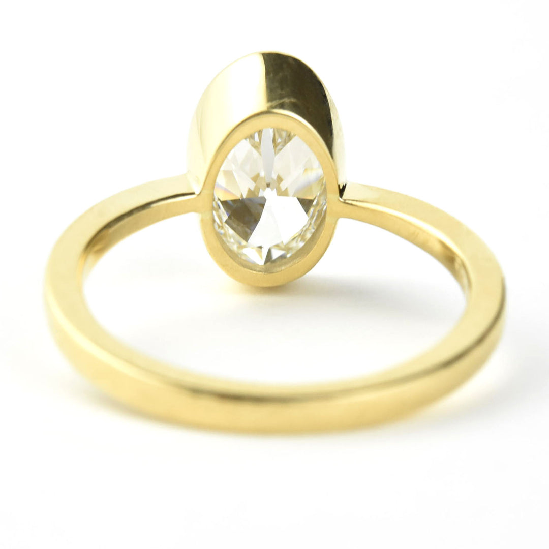 Moval-Cut Diamond Engagement Ring in 18k Gold