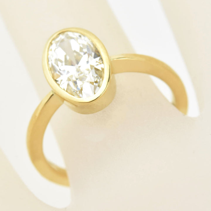 Moval-Cut Diamond Engagement Ring in 18k Gold
