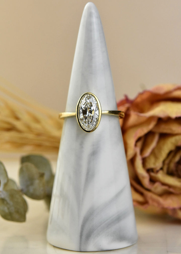 Moval-Cut Diamond Engagement Ring in 18k Gold