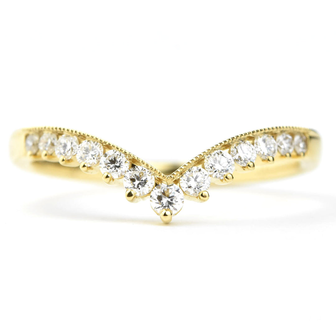 Milgrain Chevron Diamond Band in 18k Yellow Gold - Goldmakers Fine Jewelry
