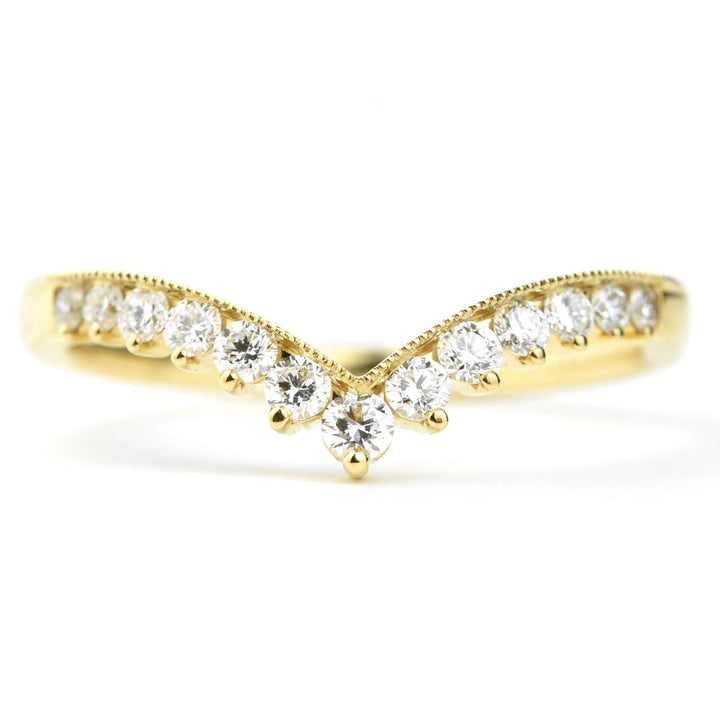 Milgrain Chevron Diamond Band in 18k Yellow Gold - Goldmakers Fine Jewelry