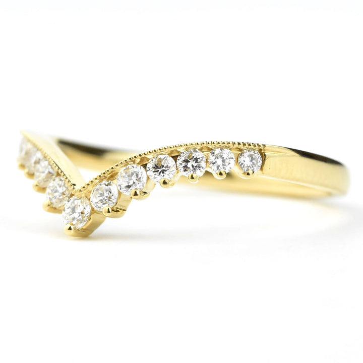 Milgrain Chevron Diamond Band in 18k Yellow Gold - Goldmakers Fine Jewelry