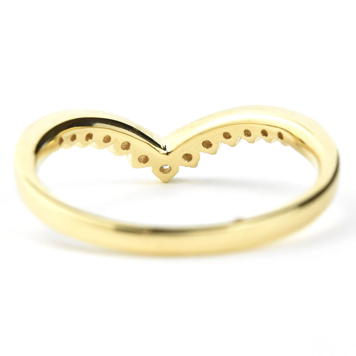Milgrain Chevron Diamond Band in 18k Yellow Gold - Goldmakers Fine Jewelry