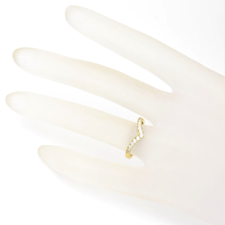 Milgrain Chevron Diamond Band in 18k Yellow Gold - Goldmakers Fine Jewelry