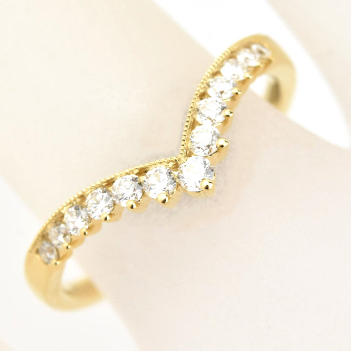 Milgrain Chevron Diamond Band in 18k Yellow Gold - Goldmakers Fine Jewelry