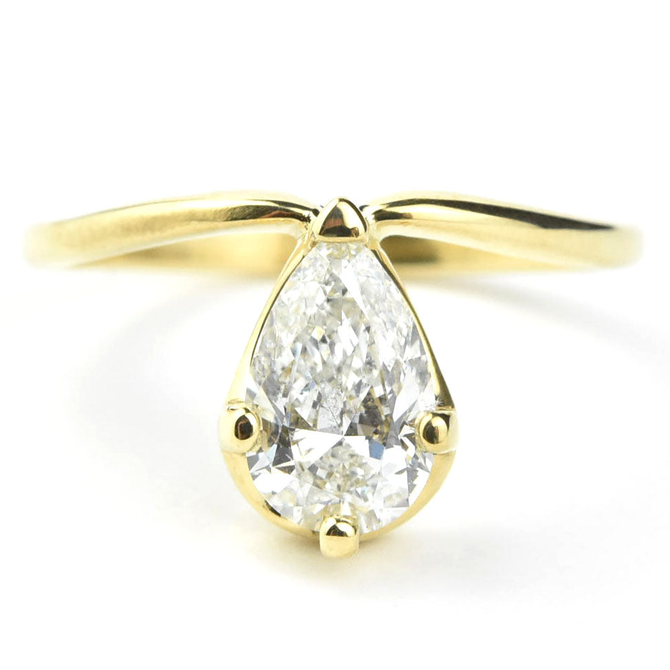 Delicate Pear-Cut Diamond Engagement Ring in 18k Gold