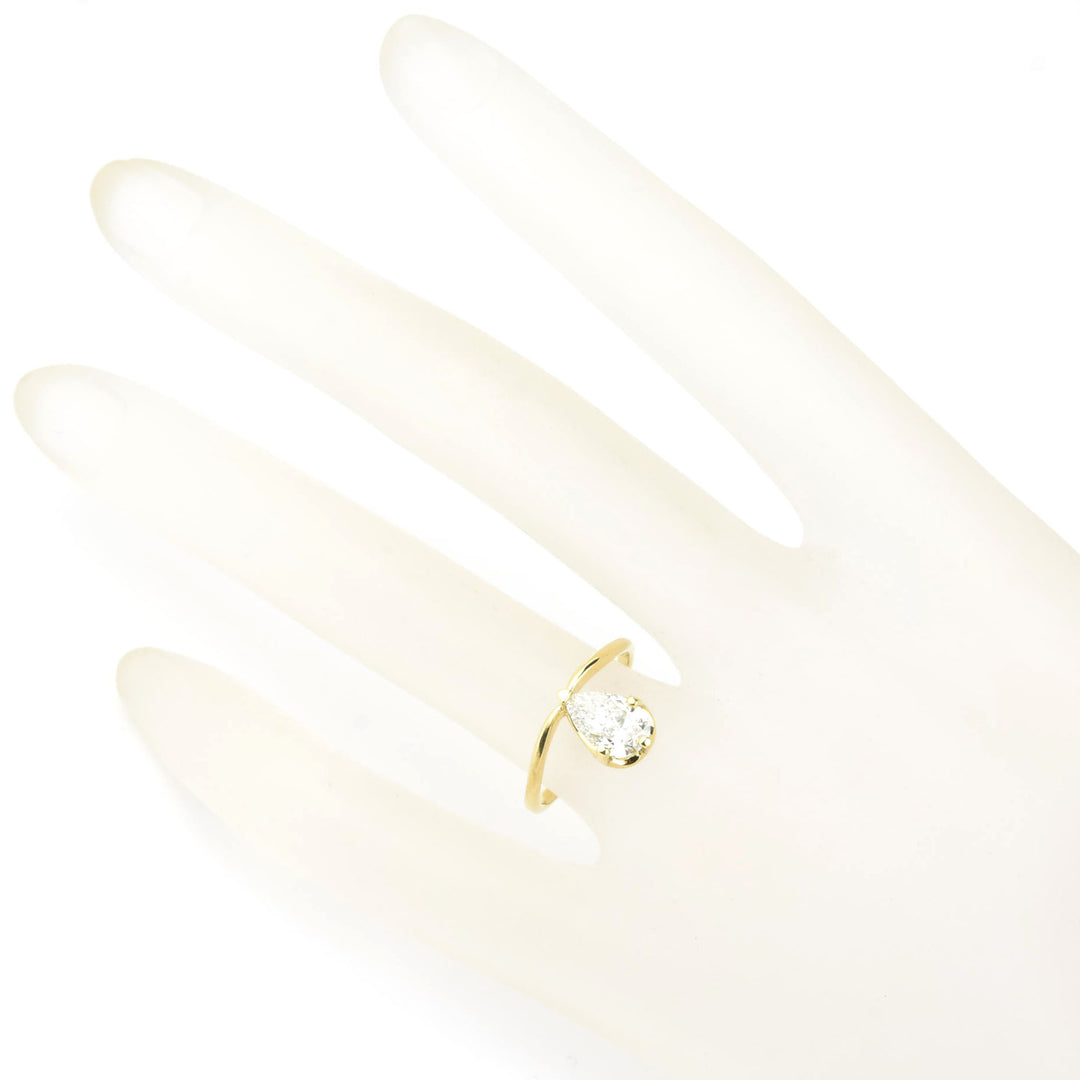 Delicate Pear-Cut Diamond Engagement Ring in 18k Gold