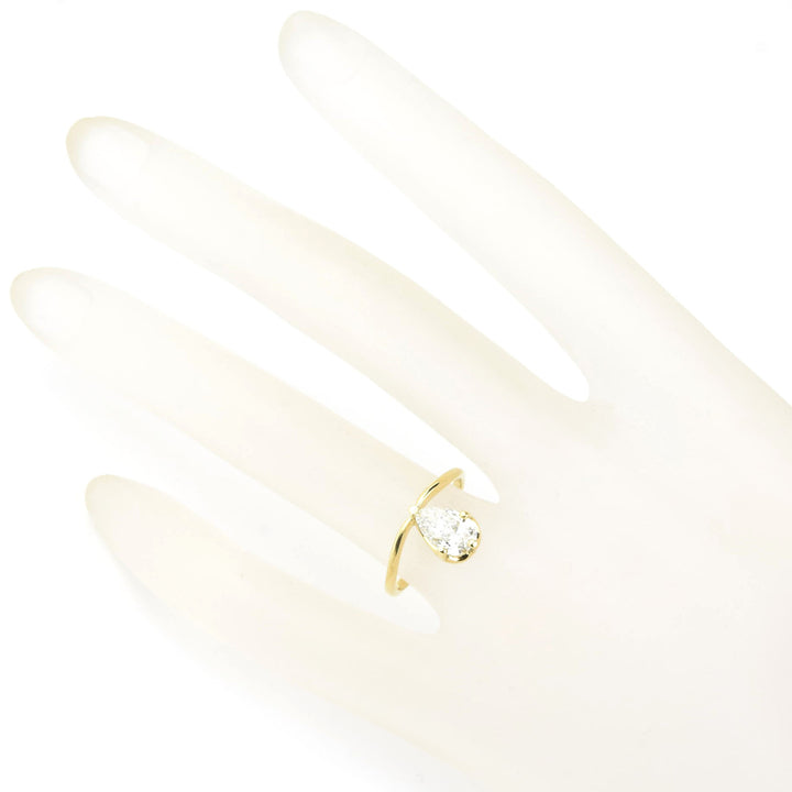 Delicate Pear-Cut Diamond Engagement Ring in 18k Gold