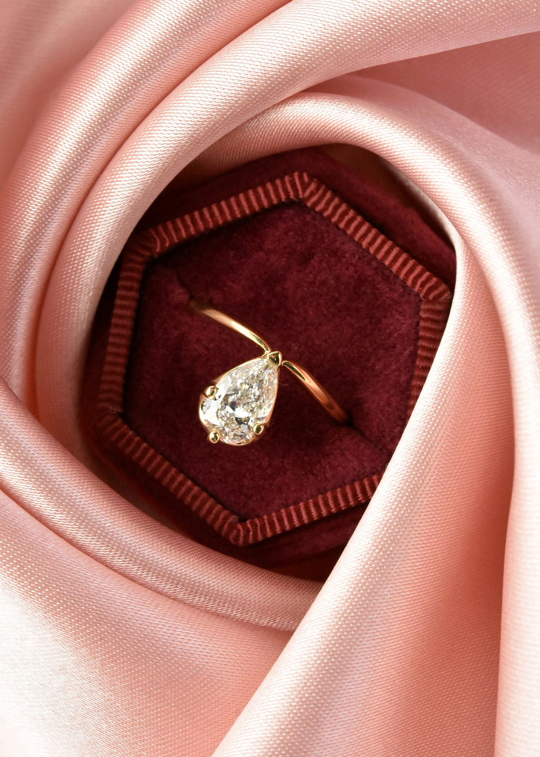 Delicate Pear-Cut Diamond Engagement Ring in 18k Gold