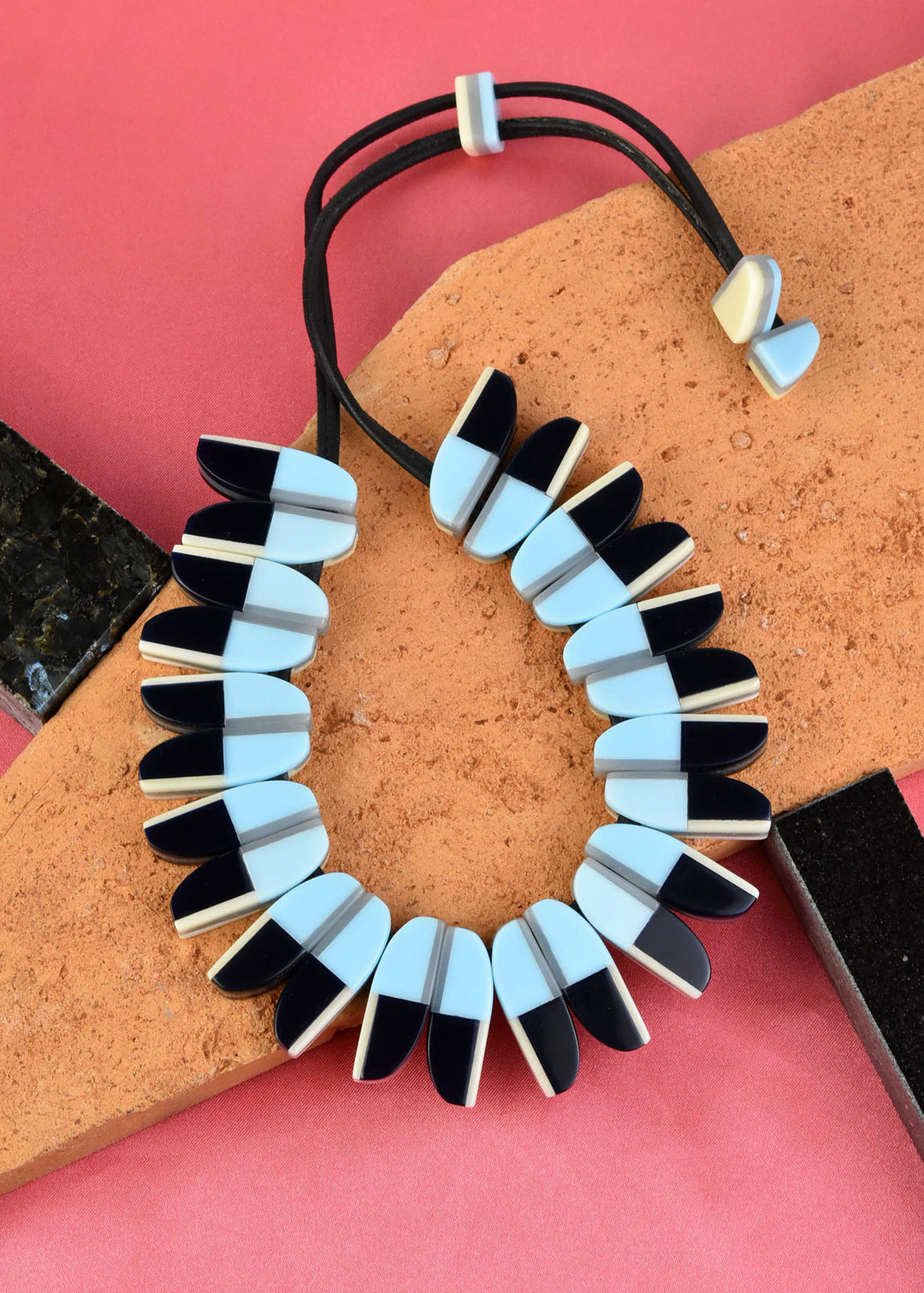 Aurora One Line Collar in Blue