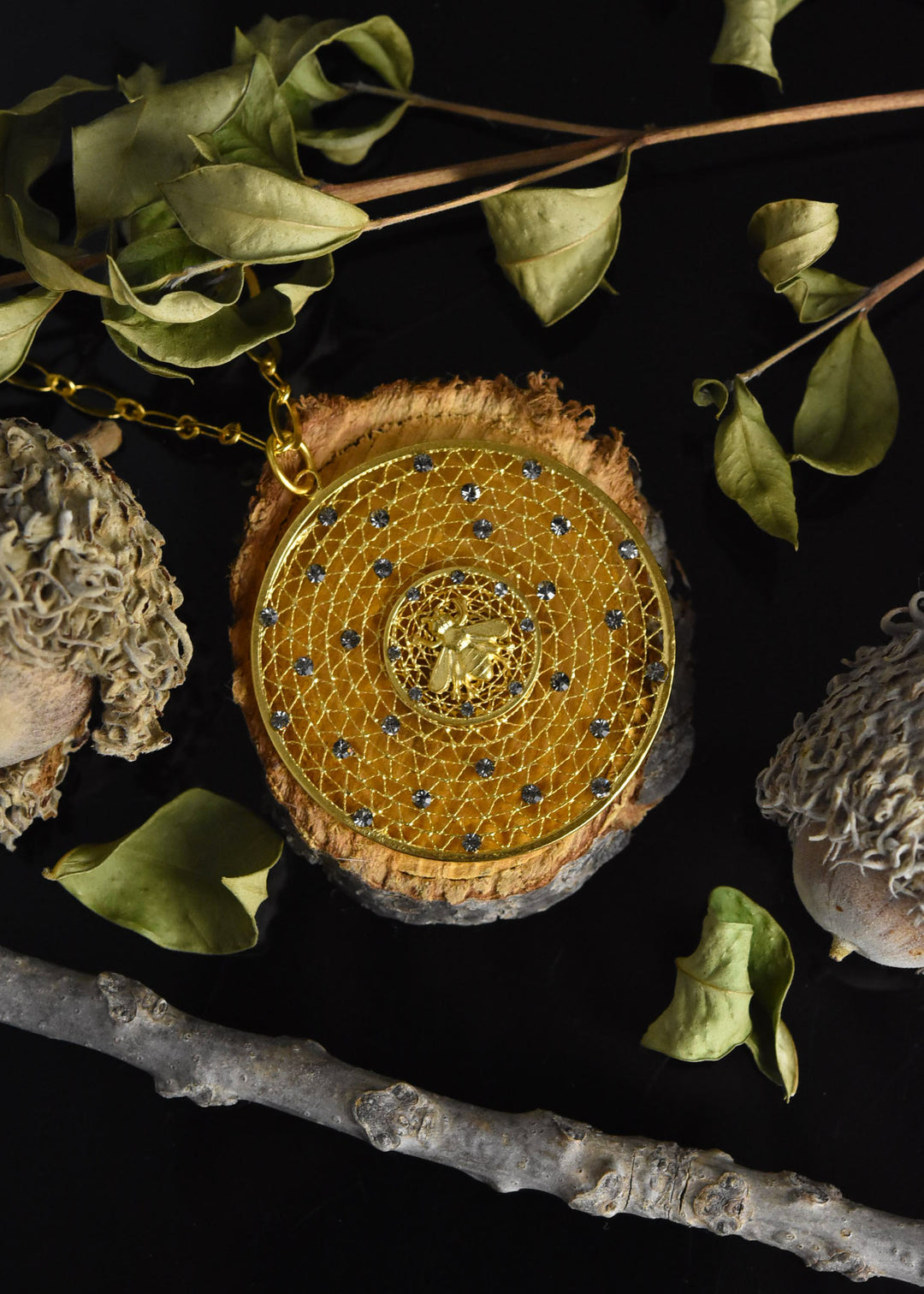 Bee Hive Medallion - Goldmakers Fine Jewelry