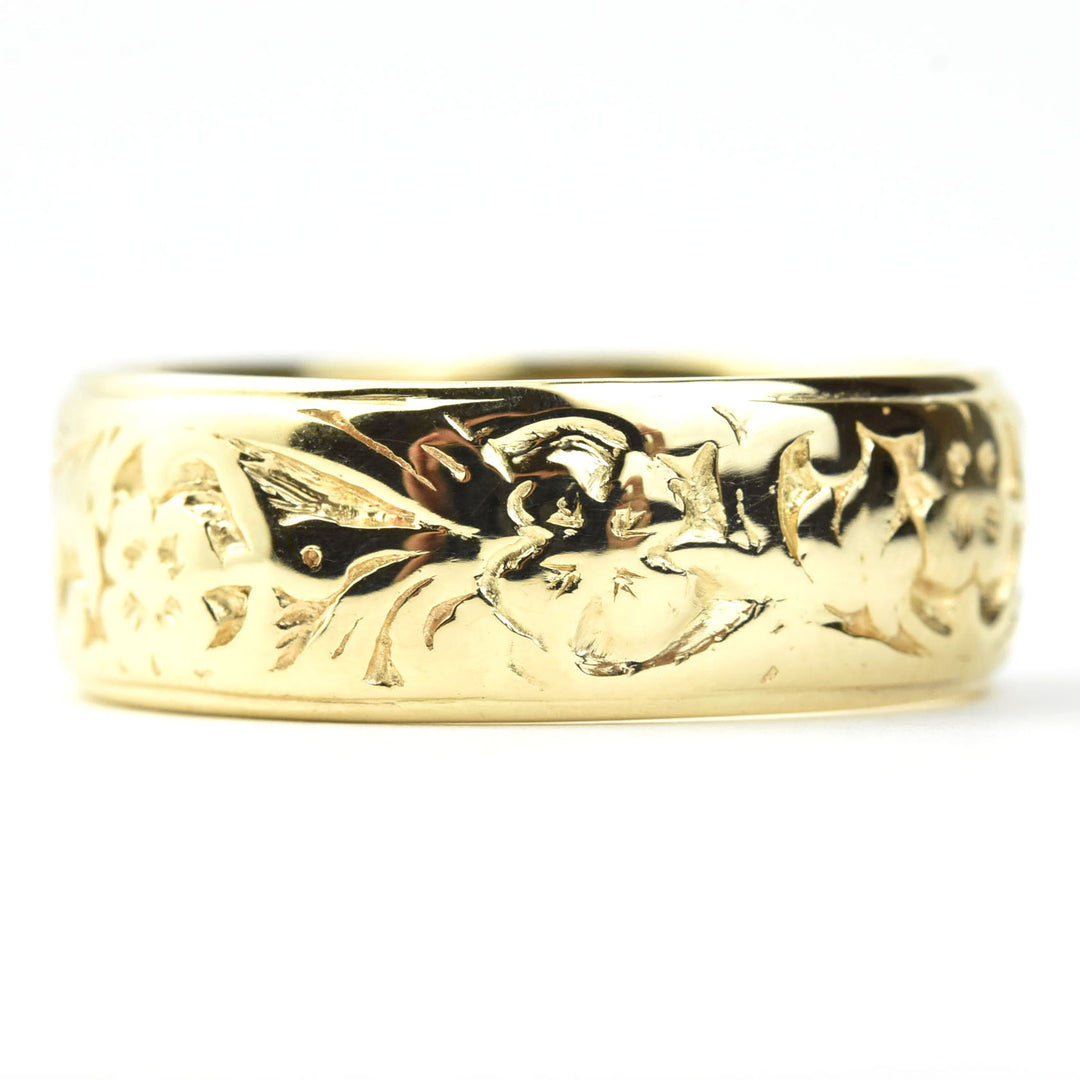 Polished Victorian Floral Gents Band in Gold