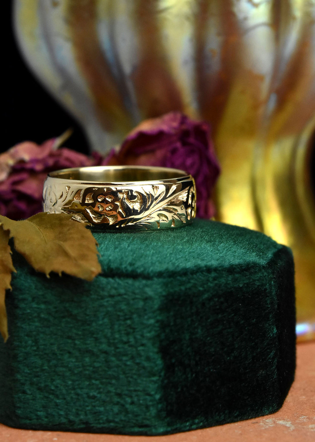 Polished Victorian Floral Gents Band in Gold