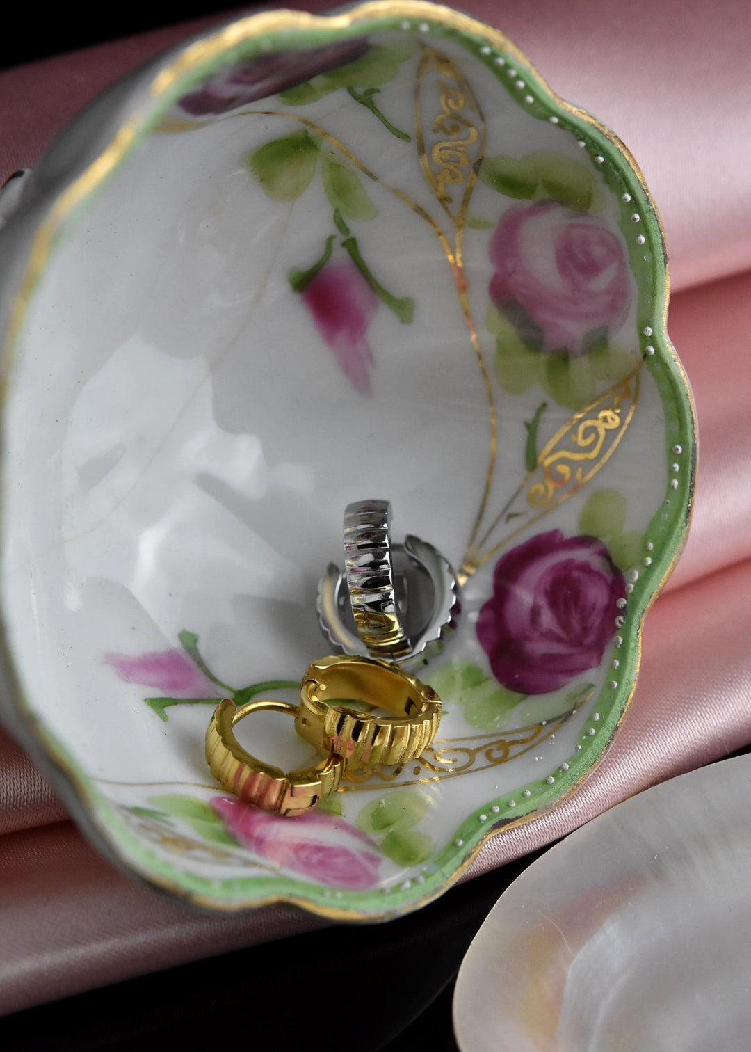 Chunky Scalloped Huggie Hoops - Goldmakers Fine Jewelry