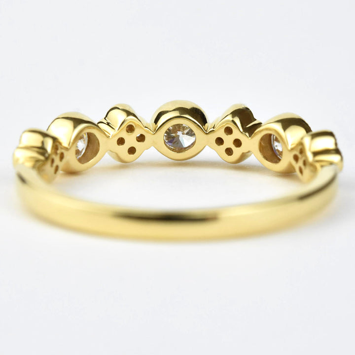 Clover Motif Diamond Band in 18 Yellow Gold - Goldmakers Fine Jewelry