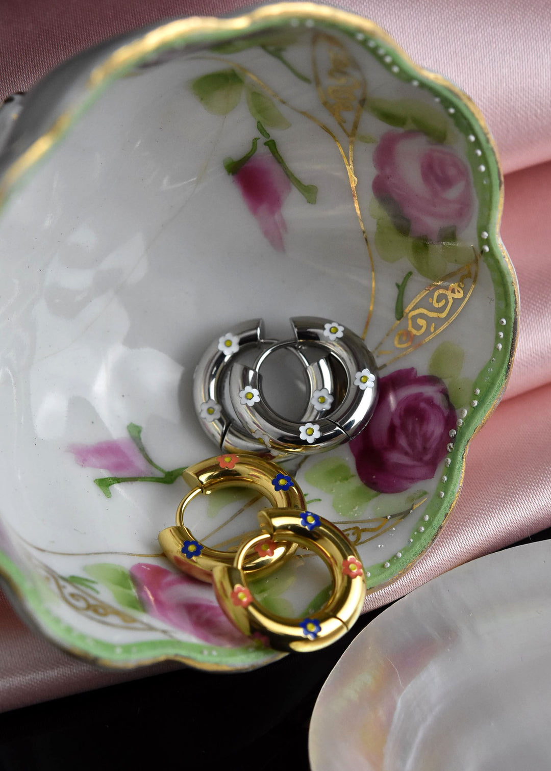 Daisy Chunky Rounded Huggie Hoops - Goldmakers Fine Jewelry