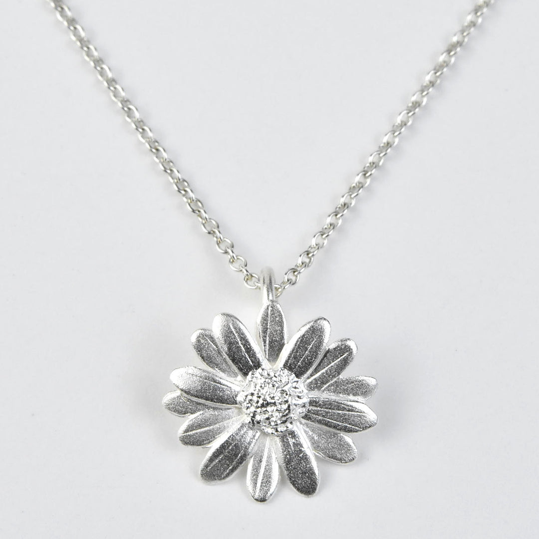 Small Daisy Necklace - Goldmakers Fine Jewelry